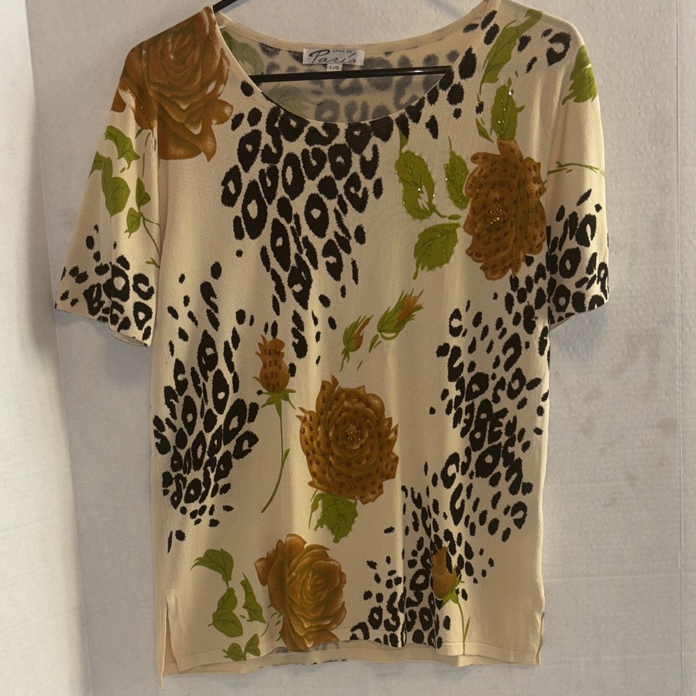 GOLD BLACK CREME COLORED TOP
STYLE DE PARIS BRAND ANIMAL PRINT FLOWERS W/ BLING